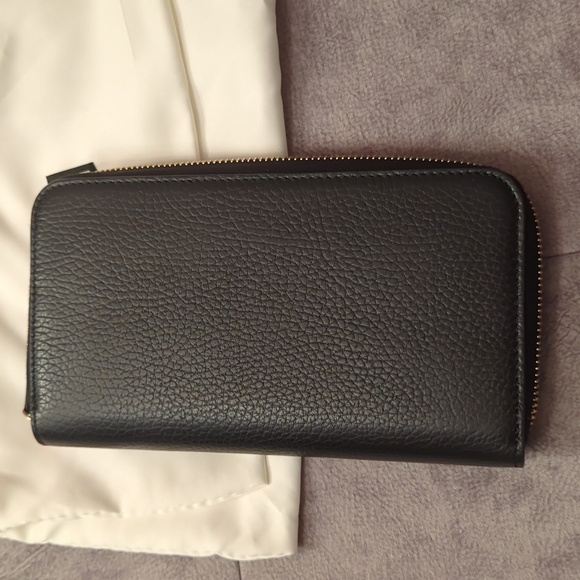 Authentic Gucci Zip over Wallet - Picture 10 of 12